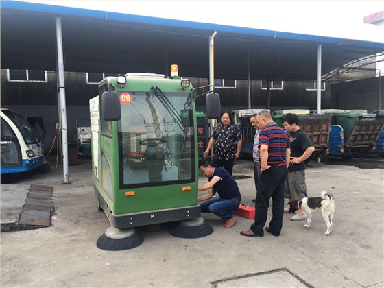 圣倍諾電動掃地機(jī)廠家