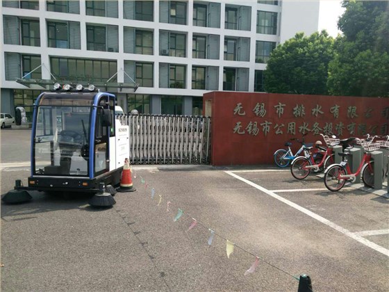 電動掃地機2000A順利交付無錫市排水有限公司 電動掃地機2000A順利交付無錫市排水有限公司