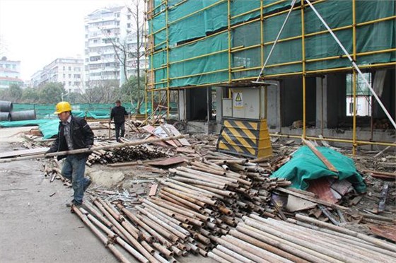 電動掃地車有效解決建筑工地施工揚(yáng)塵難題 電動掃地車有效解決建筑工地施工揚(yáng)塵難題