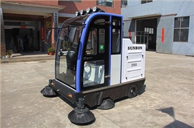 電動掃地車走進河南駐馬店某建設公司 電動掃地車走進河南駐馬店某建設公司