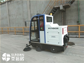 電動(dòng)掃地機(jī)解決工地?fù)P塵功不可沒 電動(dòng)掃地機(jī)解決工地?fù)P塵功不可沒