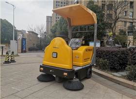 電動(dòng)掃地車走進(jìn)無錫融創(chuàng)熙園小區(qū) 電動(dòng)掃地車走進(jìn)無錫融創(chuàng)熙園小區(qū)