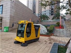 電動掃地車給物業保潔帶來了哪些好處 電動掃地車給物業保潔帶來了哪些好處