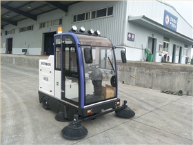 影響電動掃地車價格差異大的原因有哪些
