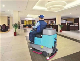 冬天怎么駕駛式洗地機為何如此受歡迎