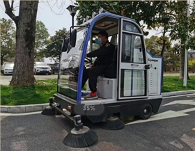 駕駛式電動掃地車可以作為新農(nóng)村環(huán)衛(wèi)保潔清掃使用？