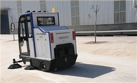 河北張家口某公司采購圣倍諾2000A型電動掃地車