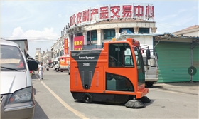 駕駛室掃地機(jī)操作難不難，使用時(shí)要注意什么