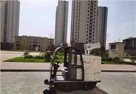 工業(yè)清掃車(chē)給保潔工作帶來(lái)了質(zhì)的改善