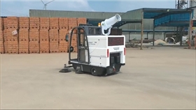 江蘇泰州某磚廠采購2000AW電動(dòng)清掃車