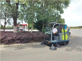 使用電動掃地車和道路養護清掃車的好處