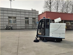  電動掃地車為物業(yè)管理帶來了諸多優(yōu)勢。