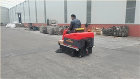 小型道路掃地車報價為什么差距這么大？