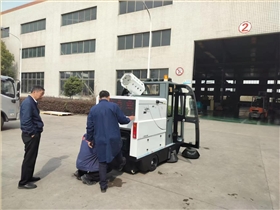 建材公司采購車間掃地機的優勢