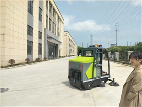 工廠車間清潔利器，電動掃地機的優勢與特點！