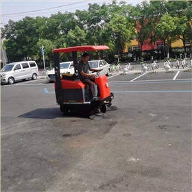 投放機器人清潔車，提升環衛工作效率
