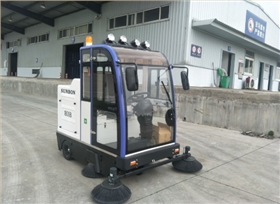 電動(dòng)掃地車：企業(yè)衛(wèi)生的革命性轉(zhuǎn)變！