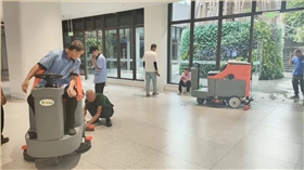 洗地機在工業(yè)中的應(yīng)用：提升效率、保障安全的利器