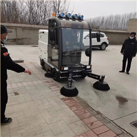 小型馬路清掃車的使用場所有哪些，平時(shí)須注意什么？