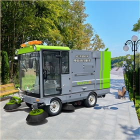駕駛式清掃車助力物業(yè)高效清潔：效率提升與成本優(yōu)化