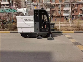 駕駛式電動清掃車：景區公園的“清潔新勢力”