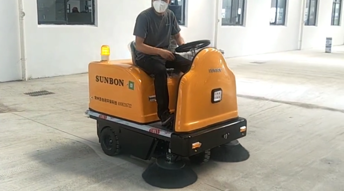 小型車間掃地機(jī)順利交付—泰興客戶見證 小型車間掃地機(jī)順利交付—泰興客戶見證