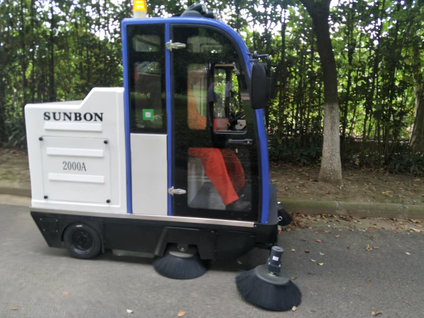 電動清掃車為何備受保潔公司青睞 電動清掃車為何備受保潔公司青睞