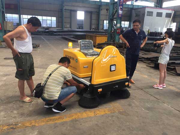 電動(dòng)掃地車是工礦企業(yè)清潔好伙伴 電動(dòng)掃地車是工礦企業(yè)清潔好伙伴