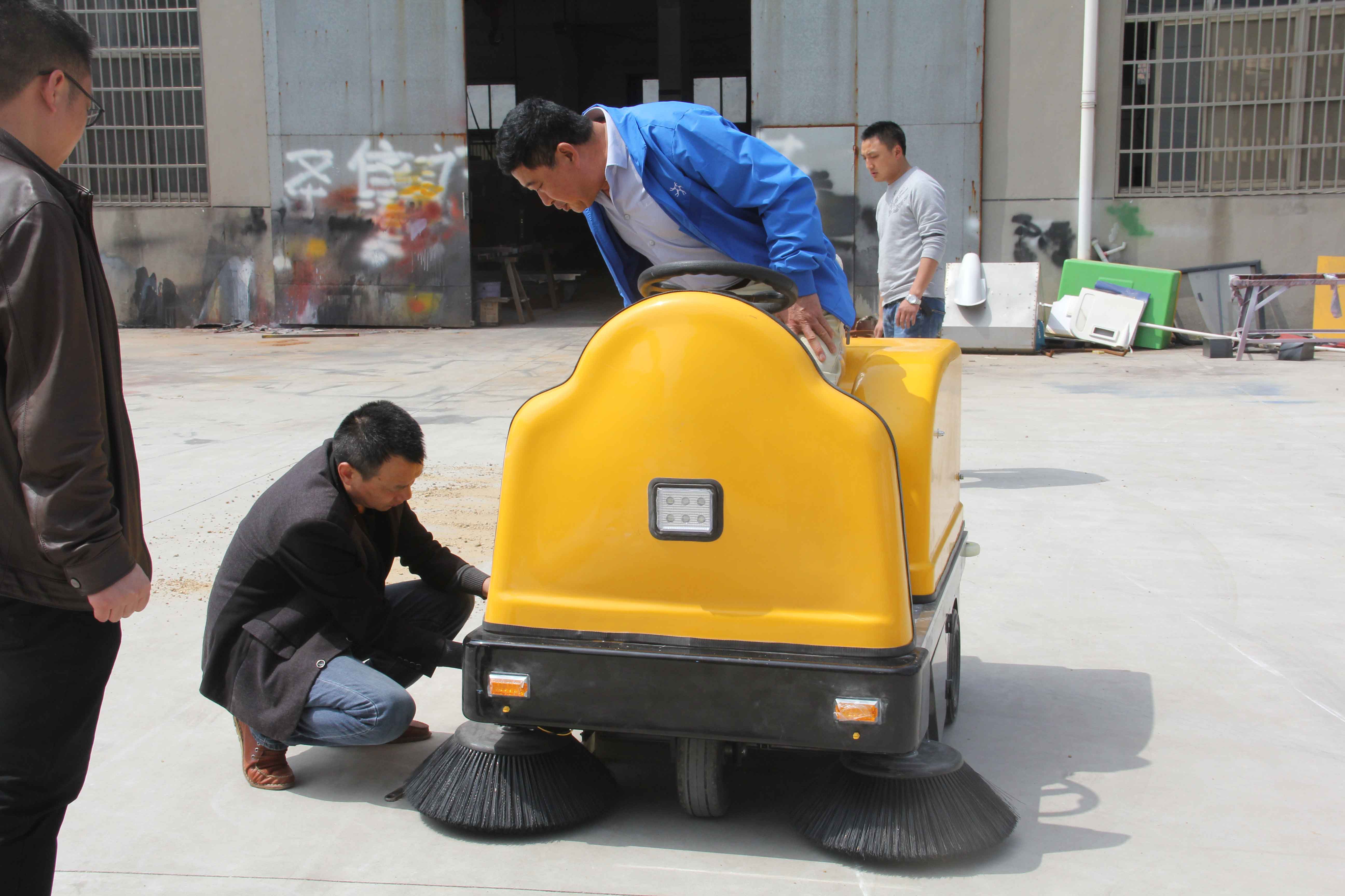 掃地車廠家解密底盤保養(yǎng)的重要性 掃地車廠家解密底盤保養(yǎng)的重要性