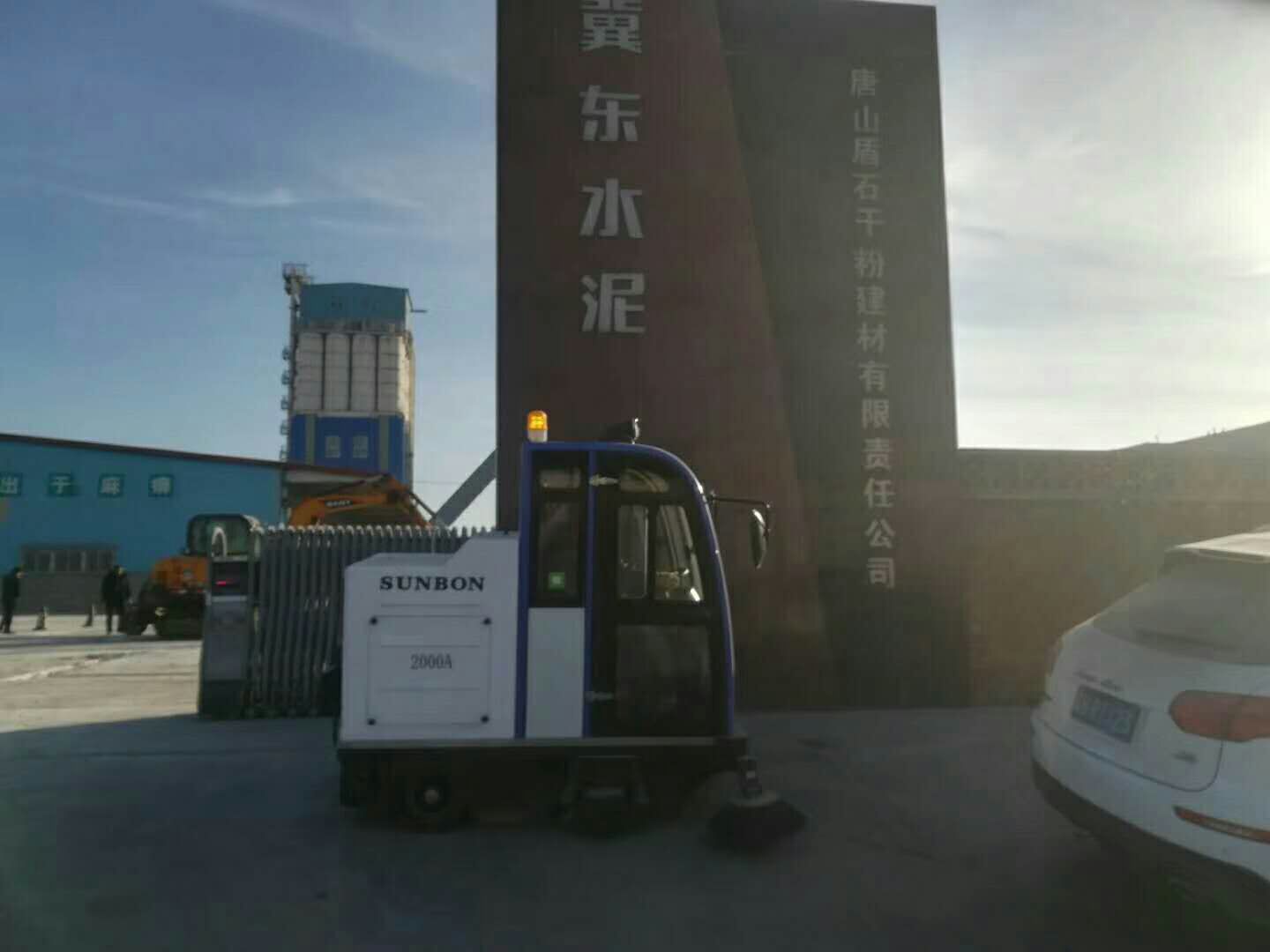 水泥廠粉塵治理離不開電動掃地車 水泥廠粉塵治理離不開電動掃地車