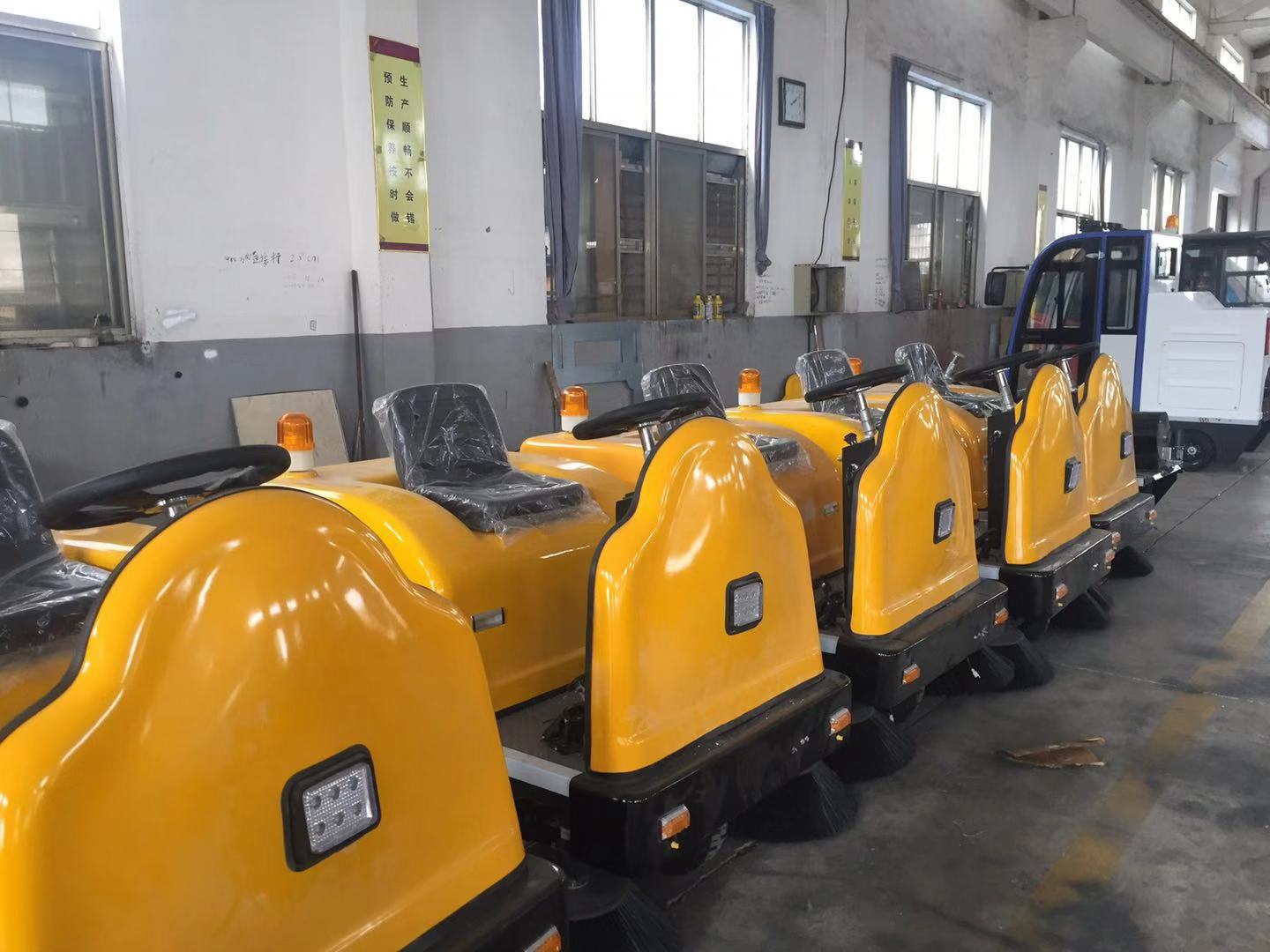 小型電動(dòng)掃地車哪些垃圾不能清掃 小型電動(dòng)掃地車哪些垃圾不能清掃