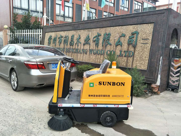 小型掃地車在工廠倉庫的應用 小型掃地車在工廠倉庫的應用