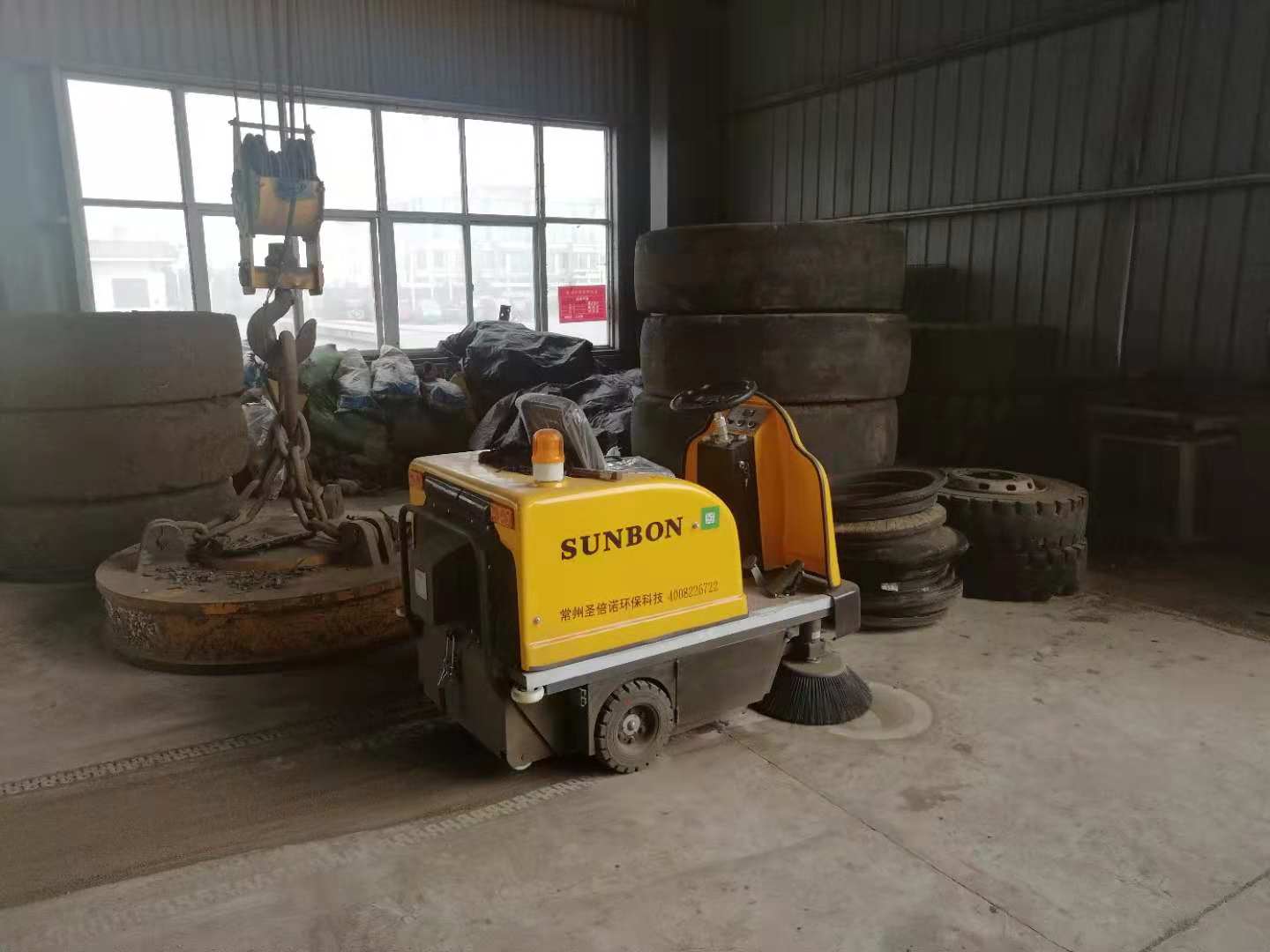 電動(dòng)掃地機(jī)成為車(chē)間倉(cāng)庫(kù)清潔殺手锏 電動(dòng)掃地機(jī)成為車(chē)間倉(cāng)庫(kù)清潔殺手锏