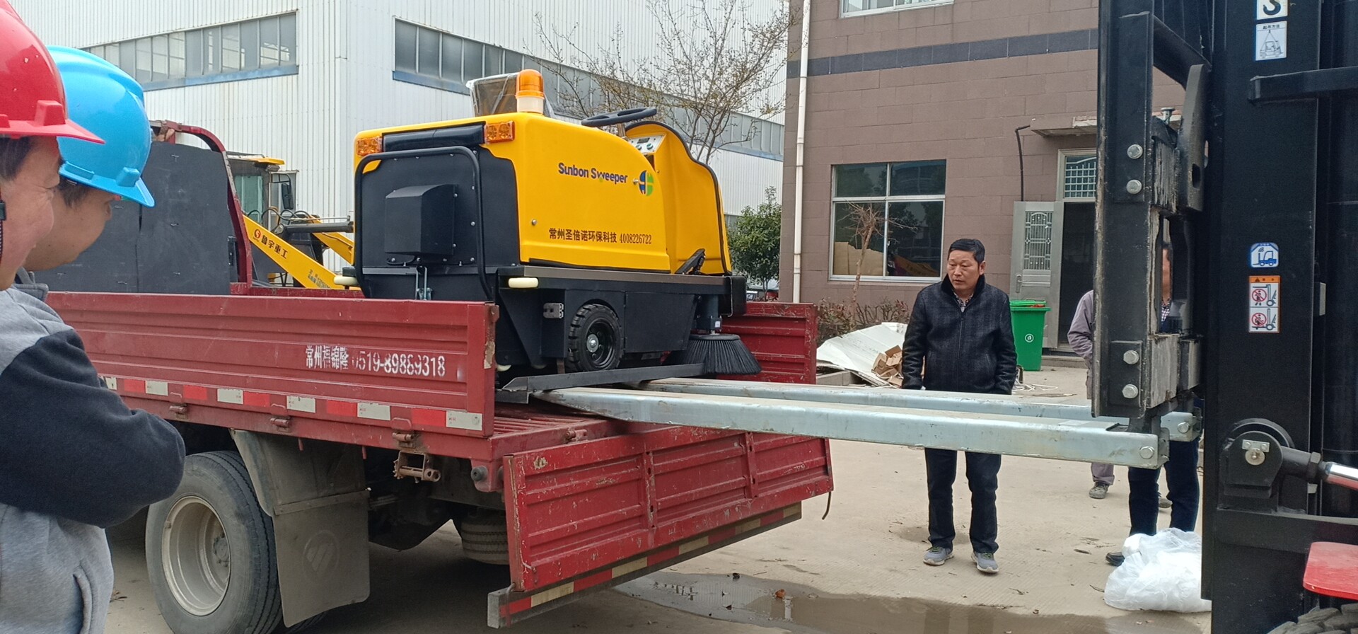 電動掃地機在石家莊鋼材廠的應用案例 電動掃地機在石家莊鋼材廠的應用案例