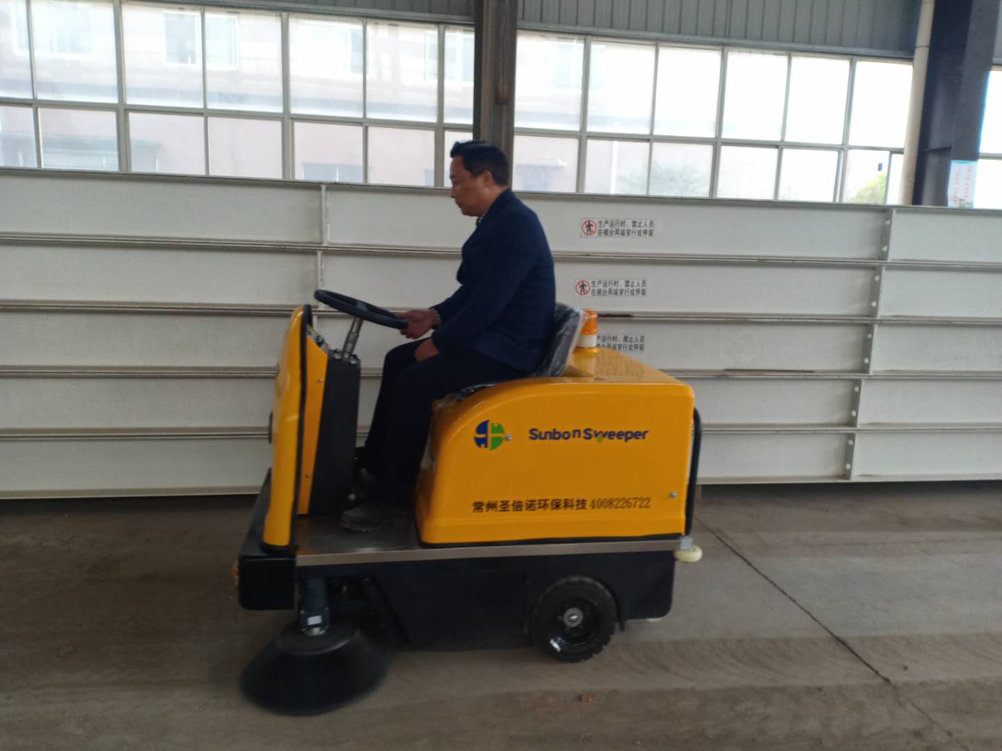 小型電動掃地車進駐天津恒基環境工程 小型電動掃地車進駐天津恒基環境工程