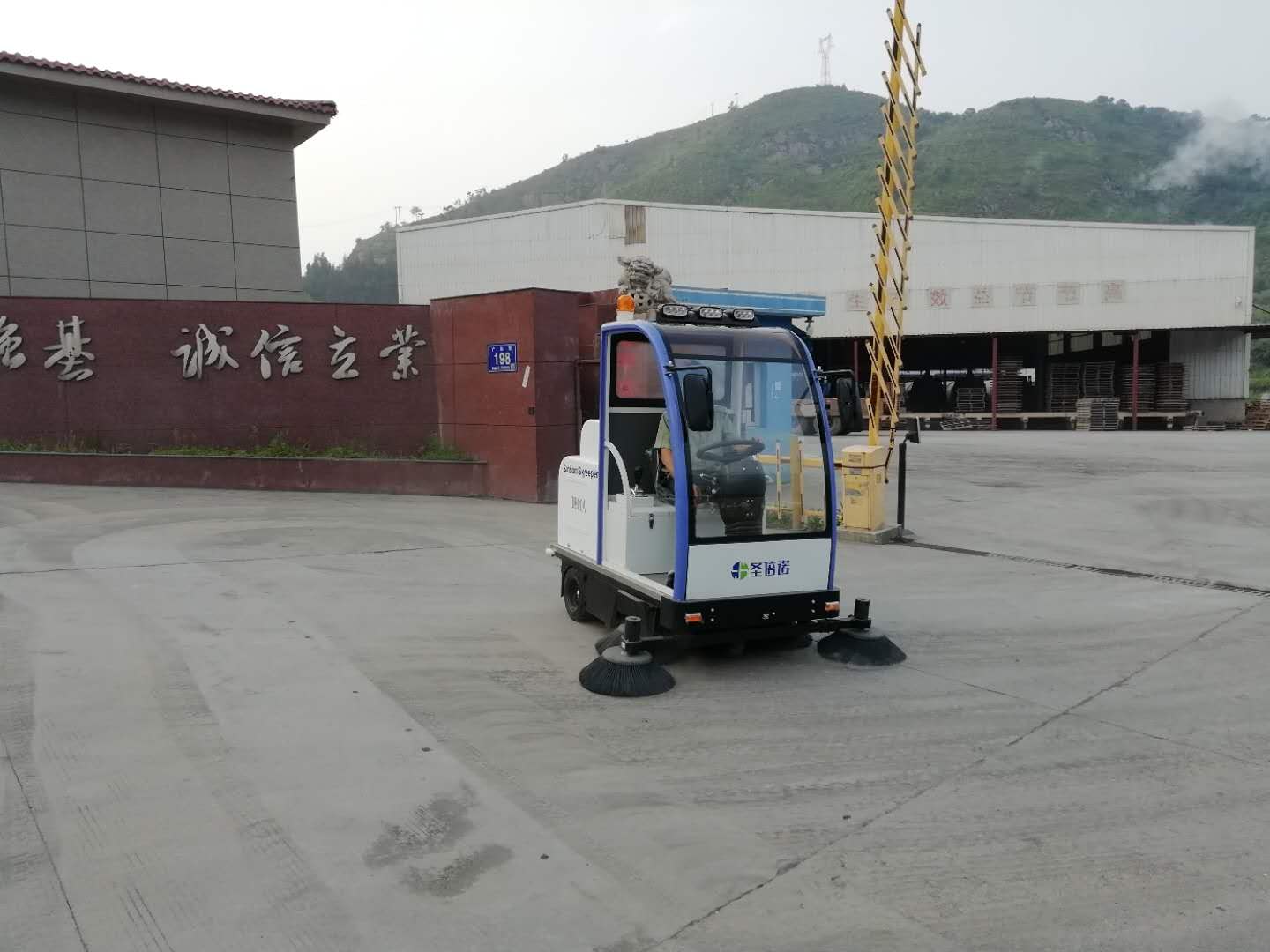 半封閉清掃車案例-福建佳宇建材有限公司 半封閉清掃車案例-福建佳宇建材有限公司