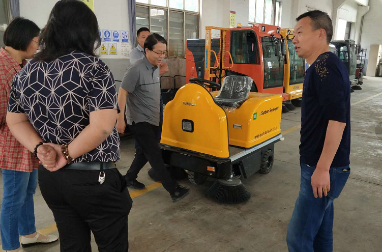 掃地車廠家教您如何正確使用掃地車 掃地車廠家教您如何正確使用掃地車