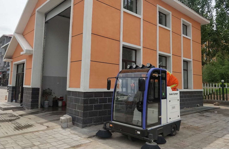 電動(dòng)掃地車(chē)入駐赤峰環(huán)衛(wèi)打造靚麗城市環(huán)境 電動(dòng)掃地車(chē)入駐赤峰環(huán)衛(wèi)打造靚麗城市環(huán)境