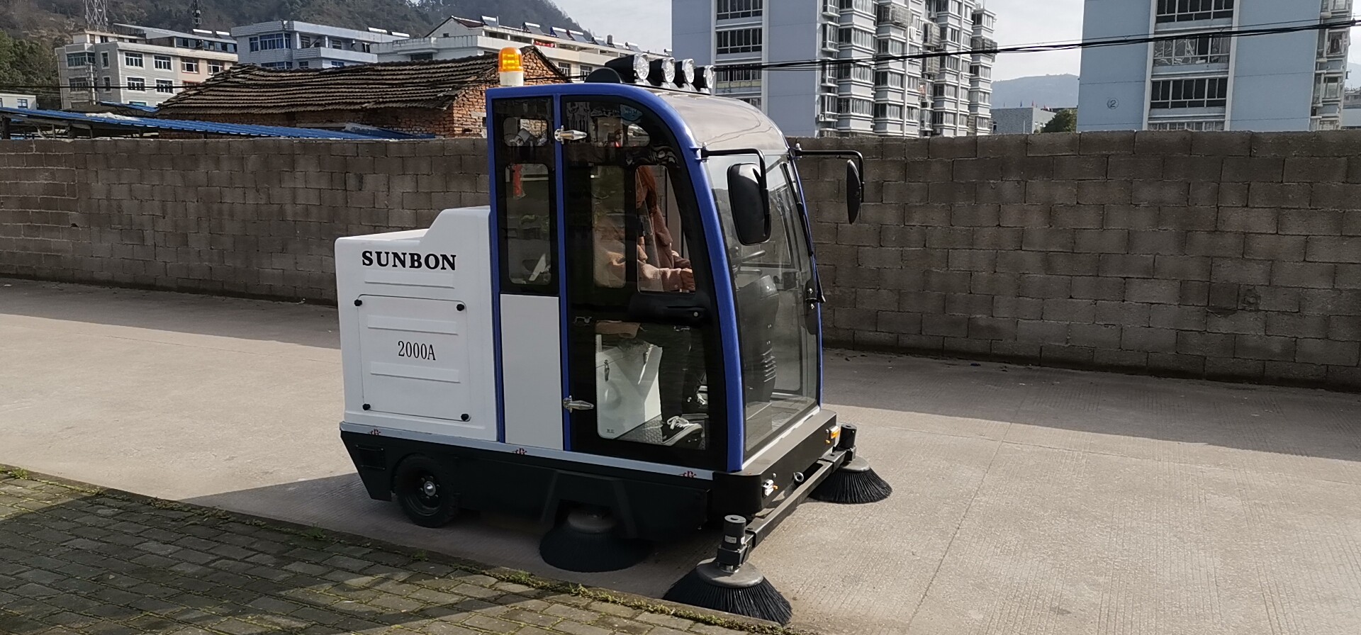 電動掃地車在無錫天山水泥廠的應(yīng)用案例 電動掃地車在無錫天山水泥廠的應(yīng)用案例