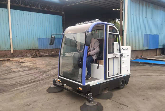 電動(dòng)掃地車交付湖南郴州某金屬公司 電動(dòng)掃地車交付湖南郴州某金屬公司