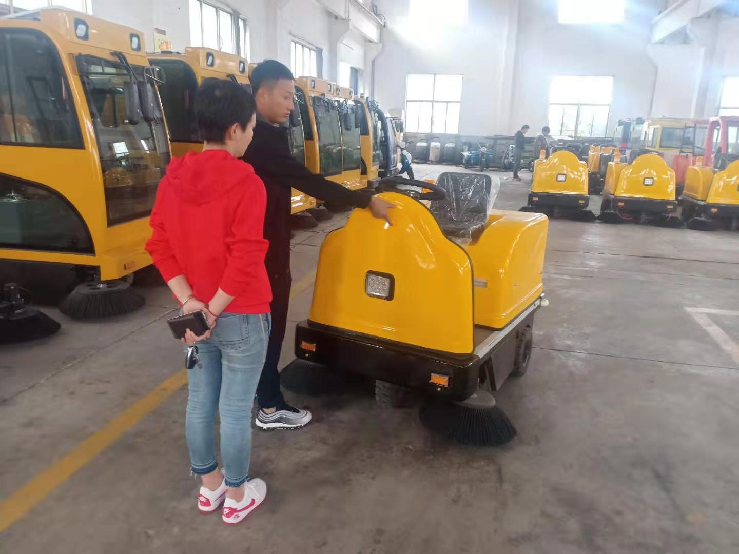 南京某機(jī)械廠采購(gòu)電動(dòng)掃地車(chē) 南京某機(jī)械廠采購(gòu)電動(dòng)掃地車(chē)