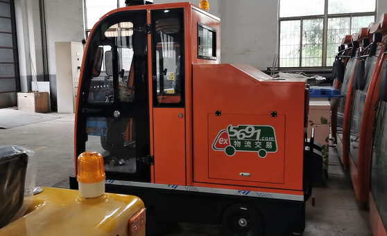 天津某物流園采購(gòu)圣倍諾2000B駕駛式電動(dòng)掃地車