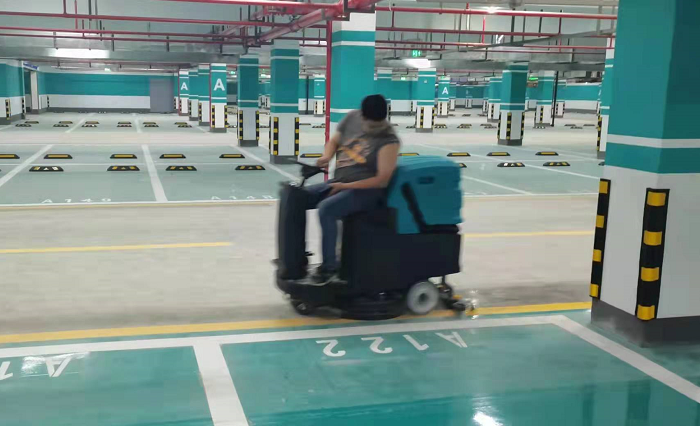 工廠清潔用電動掃地機還是洗地機