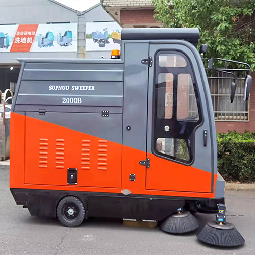 工業駕駛式電動掃地車