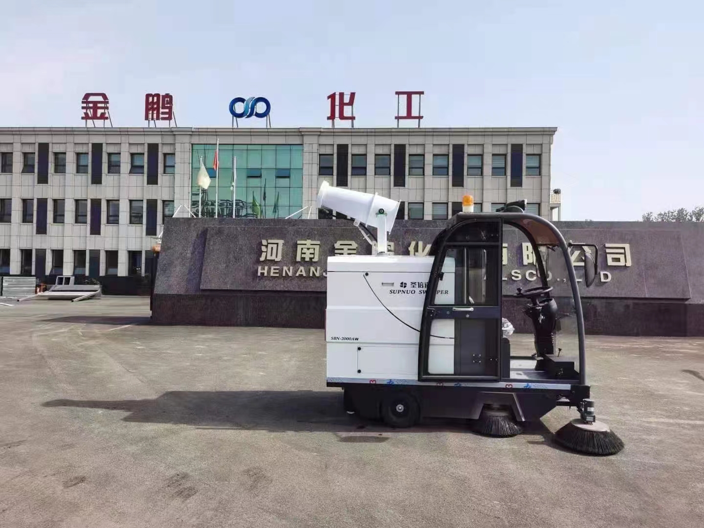 不同類型的電動(dòng)掃地機(jī)可用于不同的地點(diǎn)和清掃區(qū)域