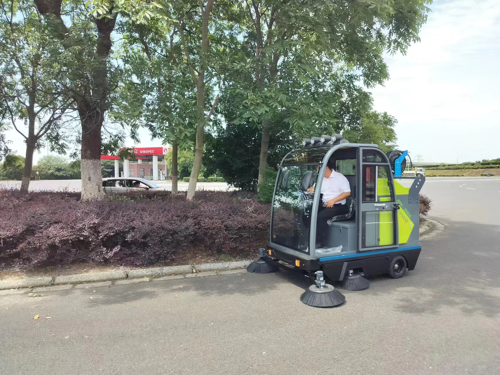 使用電動掃地車和道路養護清掃車的好處