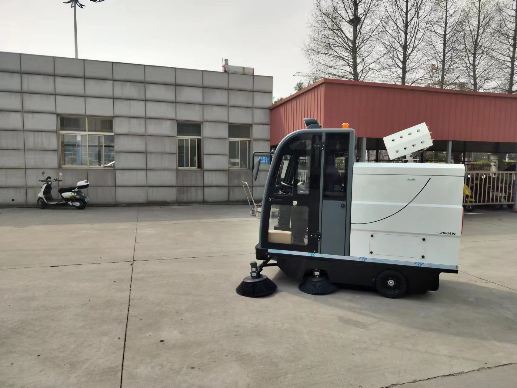 清潔效果是電動(dòng)掃地車(chē)的重要指標(biāo)