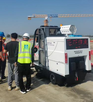 電動(dòng)掃地車有霧槍和高壓槍凈化空氣，給我們帶來更好的生活