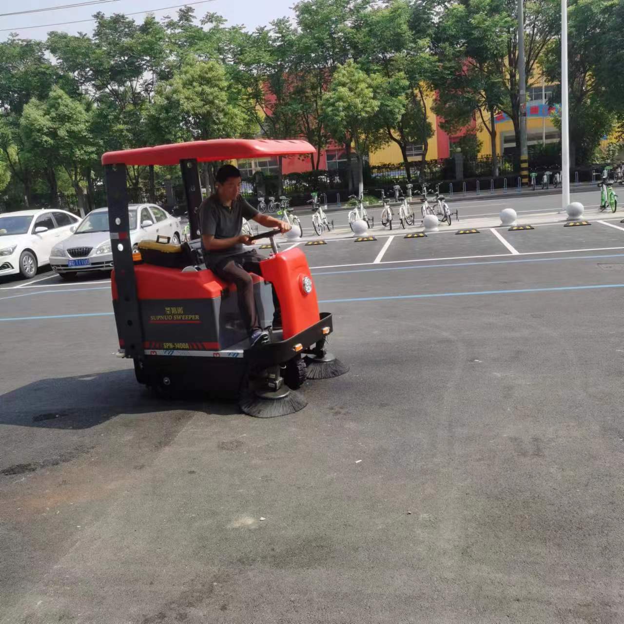 小型垃圾掃地車