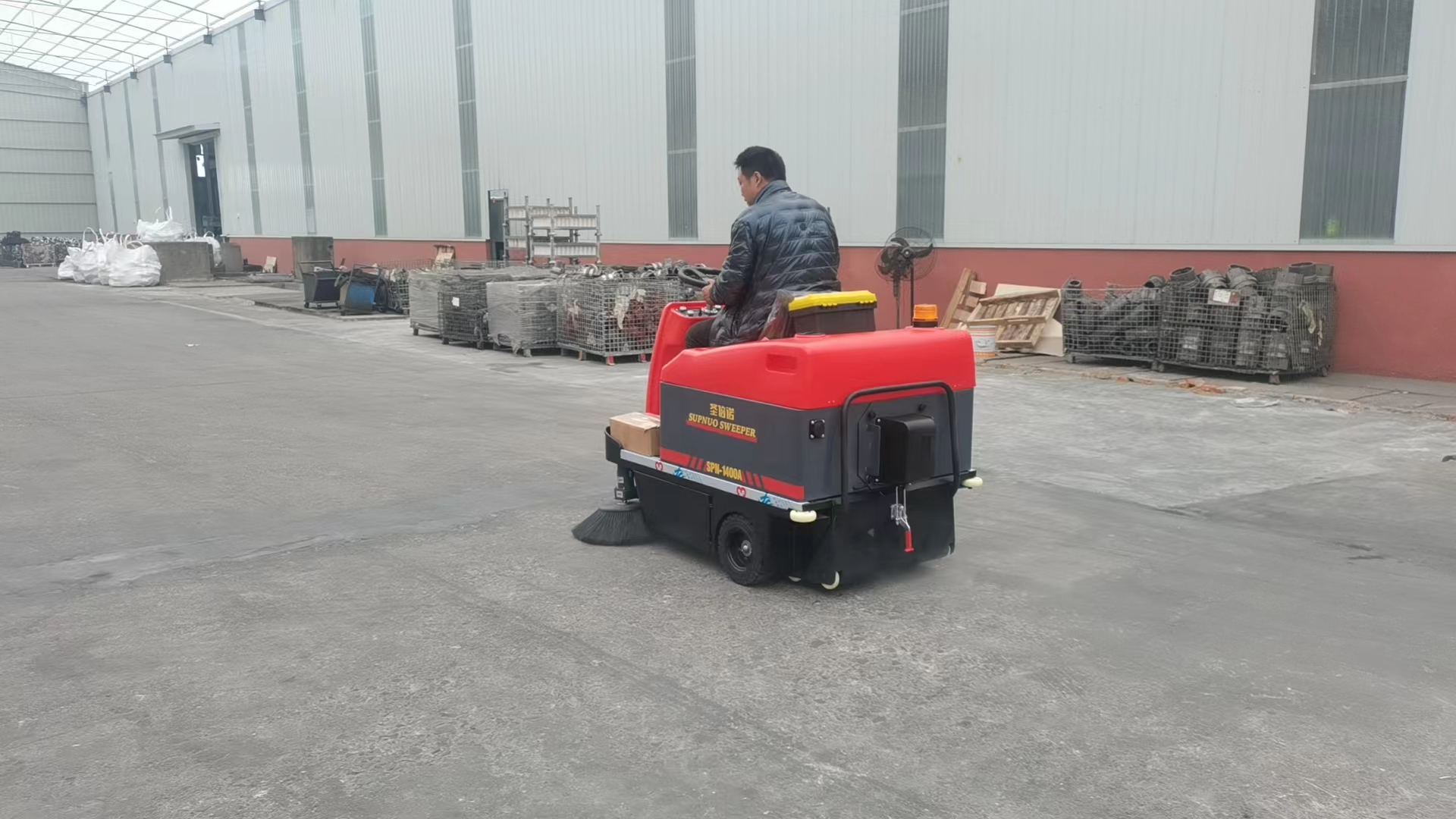 小型道路掃地車報價為什么差距這么大？